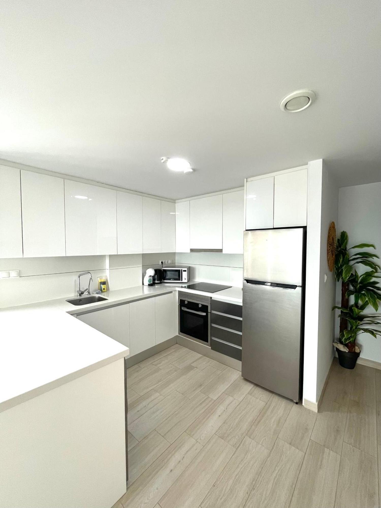 Luxury And Modern Beach Apartment With Sea Views ลามาตา ภายนอก รูปภาพ